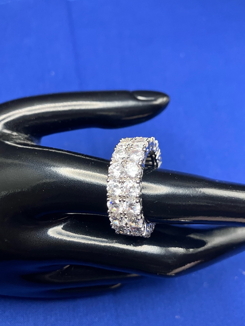 Elegant Crystal Pavé Ring - Silver Tone